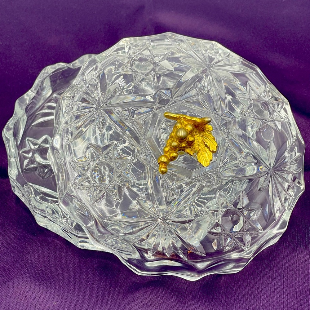 Anchor Hocking “Prescut” Crystal Trinket Box w/ Brass Grape Cluster Accent Lid - Picture 4 of 16